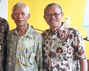 Retirees Andreas Sarno (right) and Bintang Sirait (left) are in prison after giving out a tract.