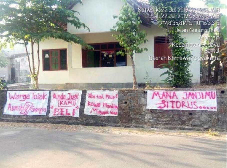 Neighbors posted protest signs against Pastor Tigor's house church.