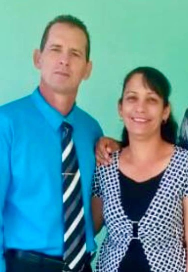 Pastor Dizzis Ramos with his wife, Nidia. Pastor Dizzis has been targeted by Cuban officials because of his Christian witness.