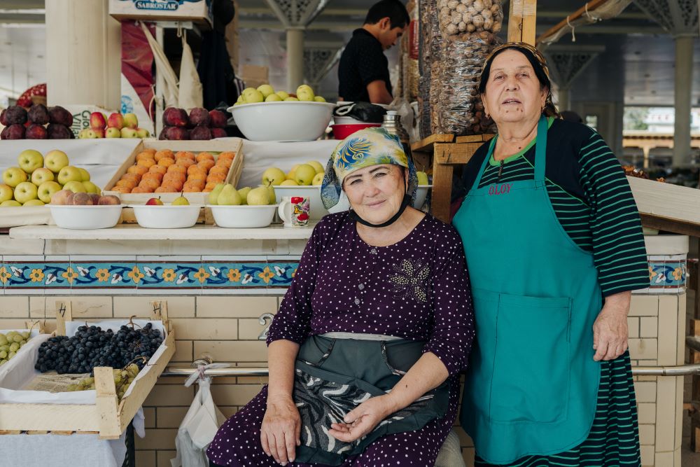 Women in an Uzbek marketplace.